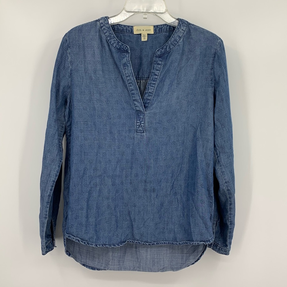 Anthropologie Cloth & Stone Chambray Denim Printed Popover Blouse Size XS